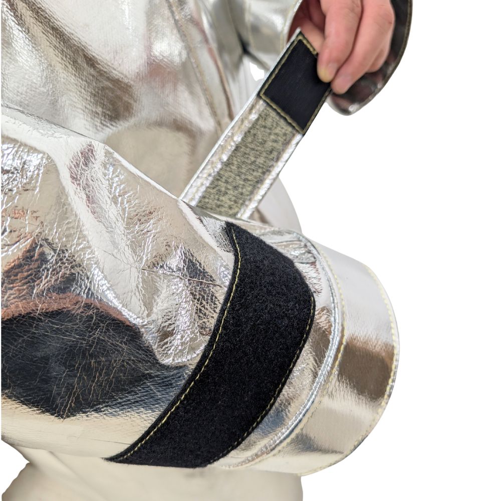 Aluminized protective coat – universal size - Image 4